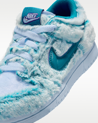 Nike Dunk Low Younger Kids' Shoes. Nike SG